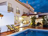 established eleven bedroom guesthouse