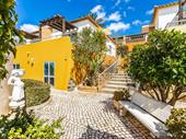 private 9-unit estate hospitality