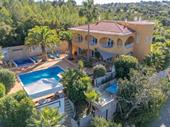 6 bedroom villa with
